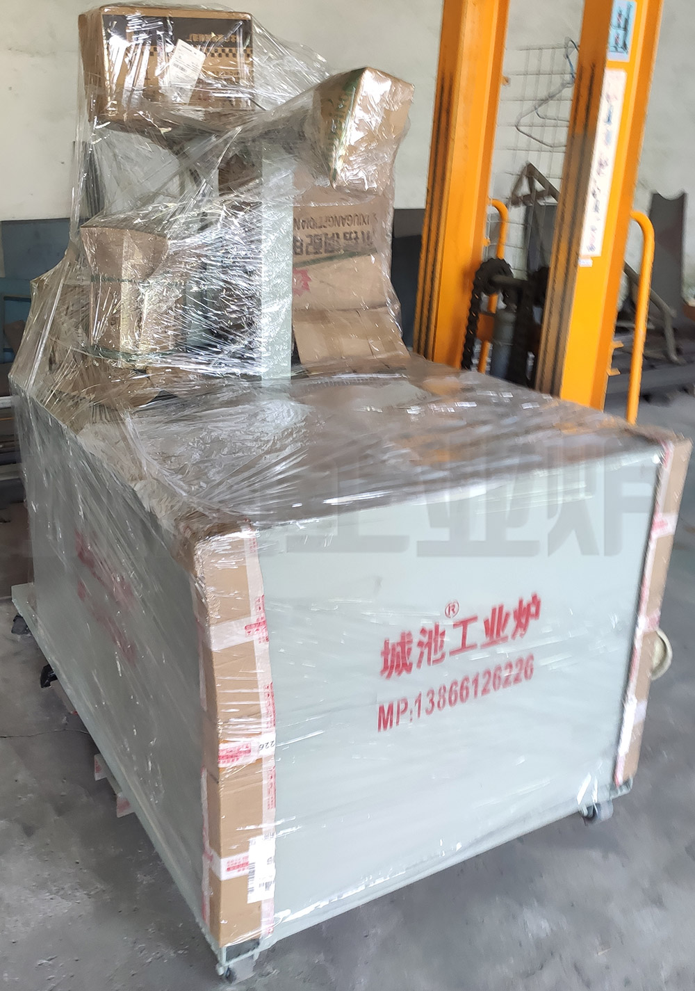 机械升降摇摆实验淬火槽准备发货